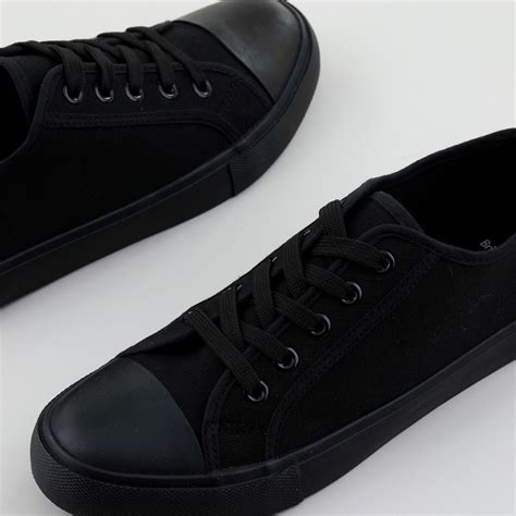 canvas sneakers black size 8.